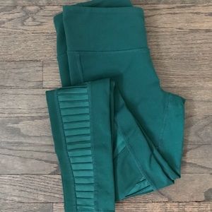 Alo Yoga Moto Legging